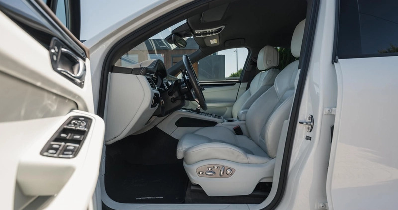 Porsche Macan cena 159990 przebieg: 139900, rok produkcji 2017 z Przedbórz małe 781